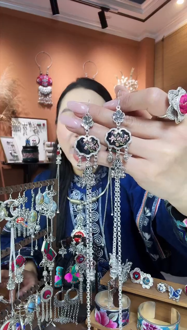 【闪购商品】刺绣纯手工民族风耳环