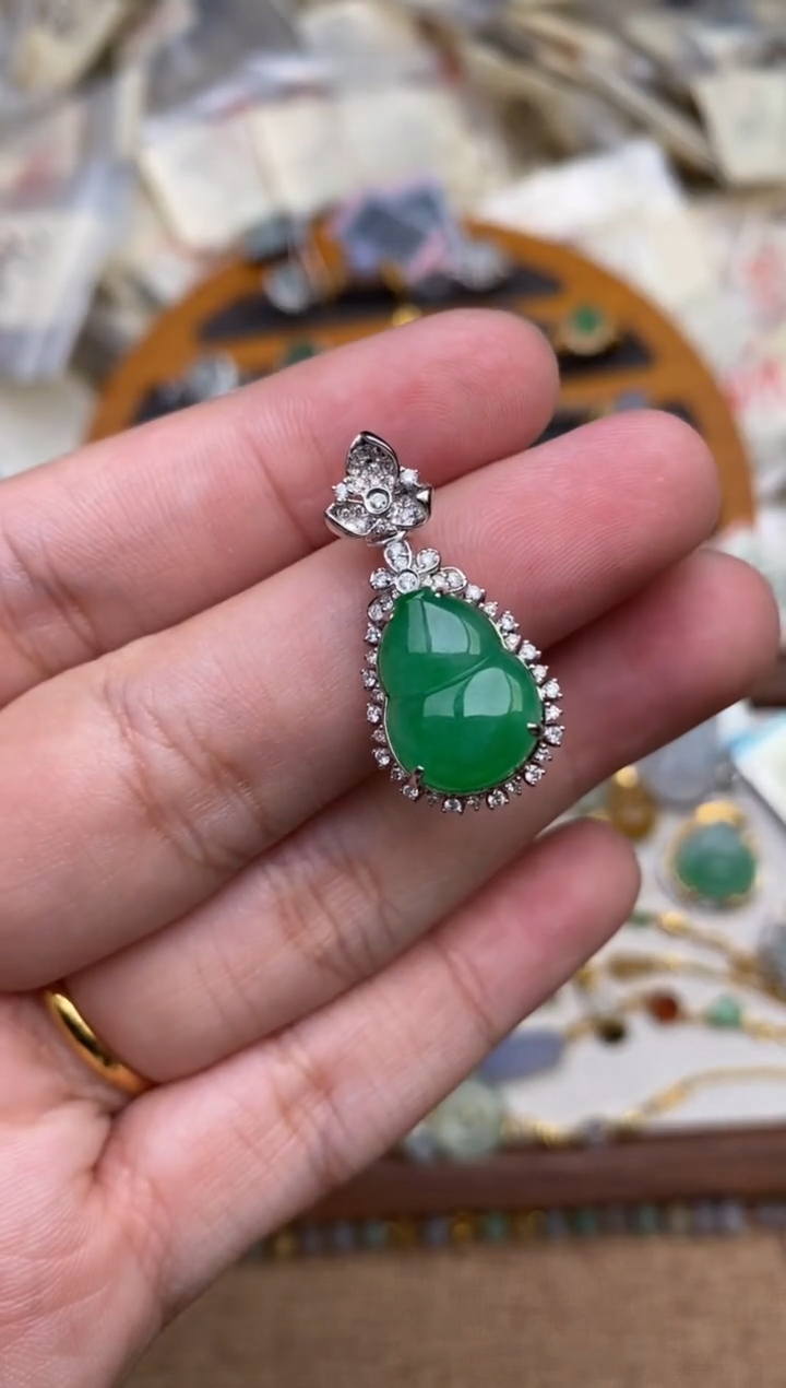 18K金镶嵌挂件翡翠—    