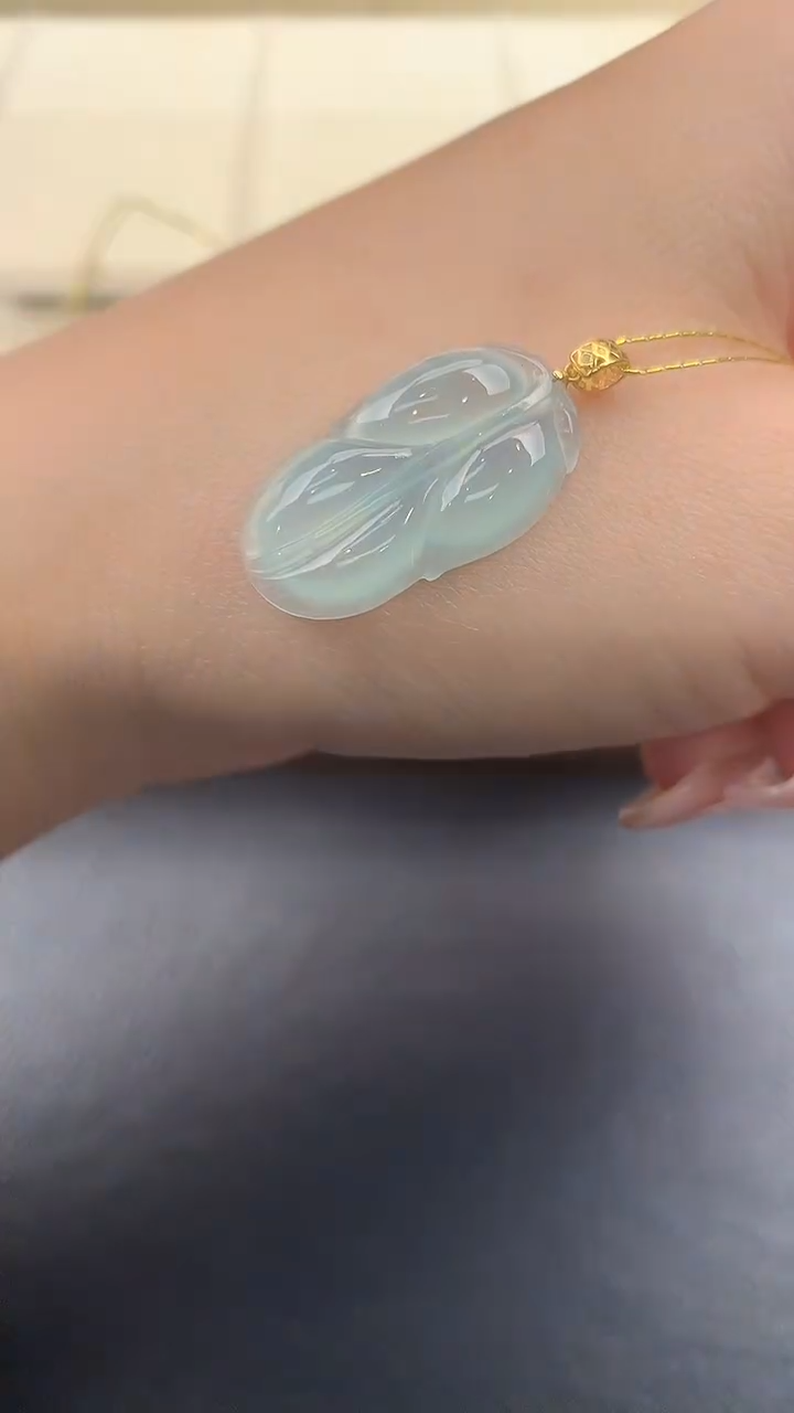 翡翠18K金镶嵌颈饰Q584