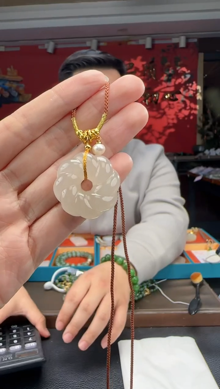 颈饰未镶嵌和田玉藕粉麻花平安扣