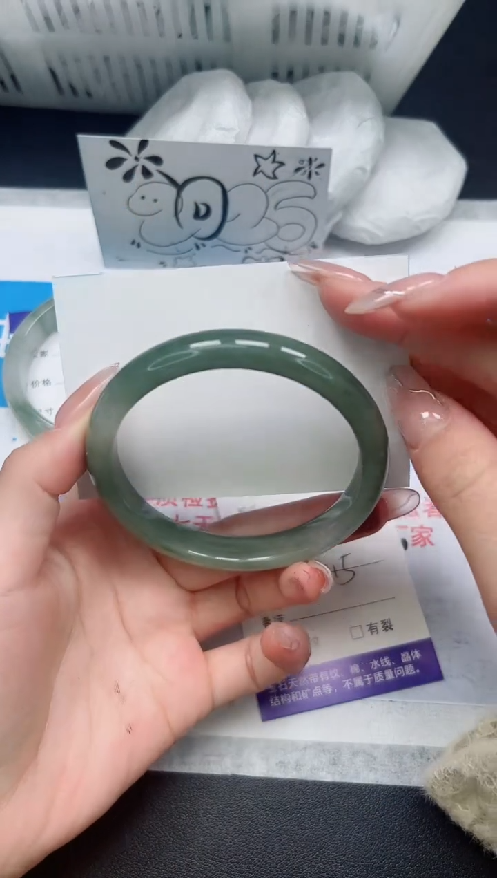 【闪购商品】石英质玉手镯未镶嵌240