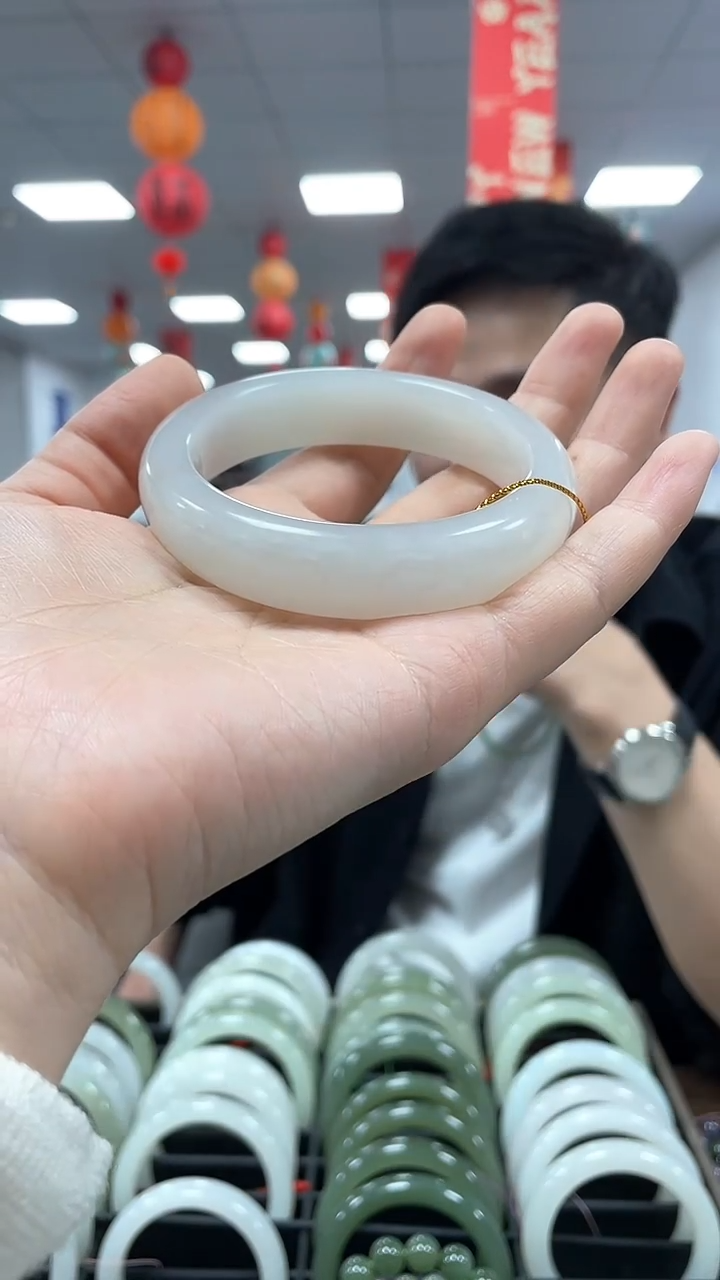 【闪购商品】和田玉手镯未镶嵌圈口备注 且末暖色手镯一条（福利）