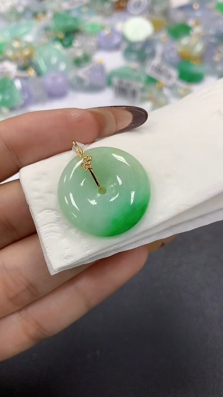 颈饰18K金镶嵌翡翠a货假一赔三支持复检百元上9元证书费自理