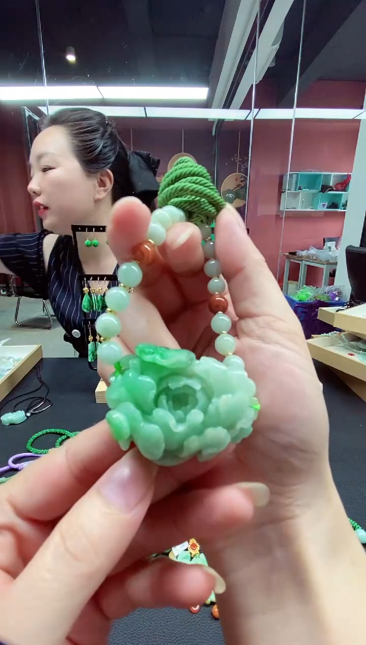 翡翠未镶嵌颈饰翡翠吊坠