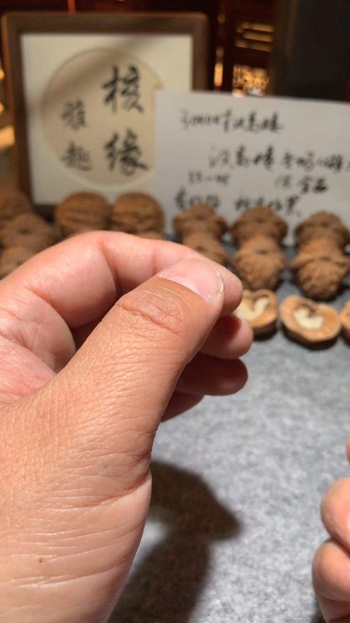 文玩核桃把件【核缘雅趣】41左右汉高楼，同尺寸随机发