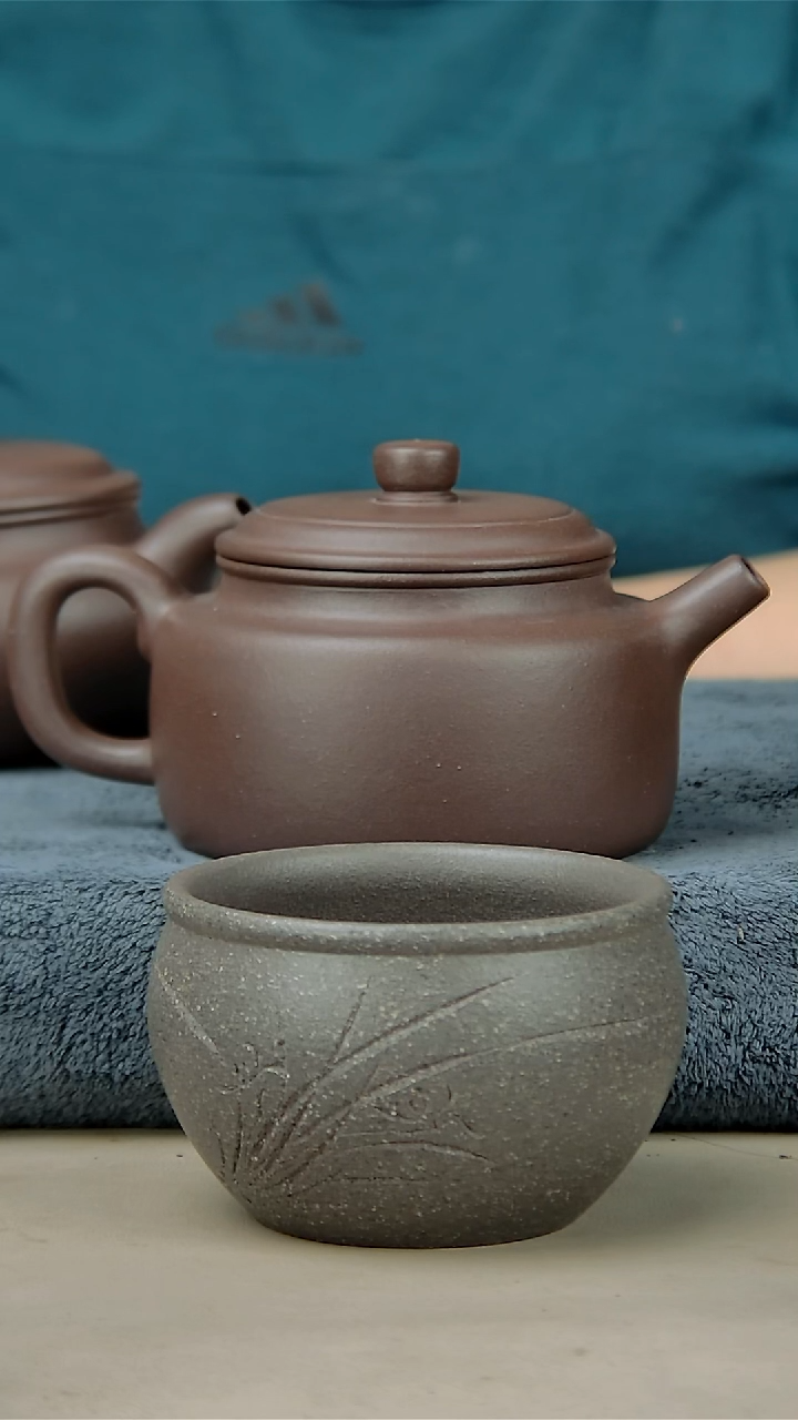 茶壶紫砂的钟底槽清230/240加一个杯子