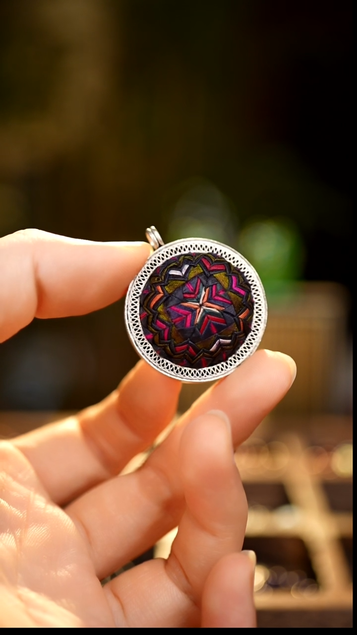 织绣私人定制苗族手工Q525