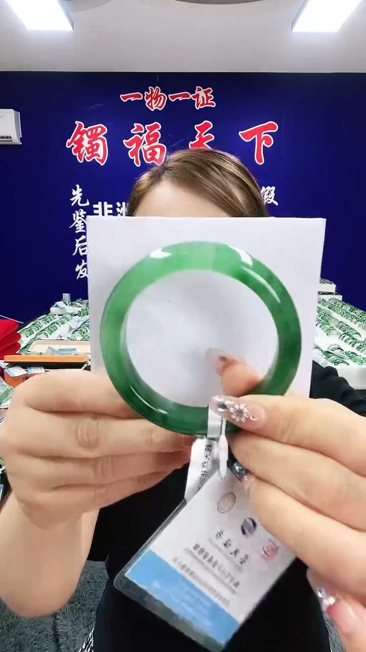 未镶嵌手镯石英质玉（非洲翠）11