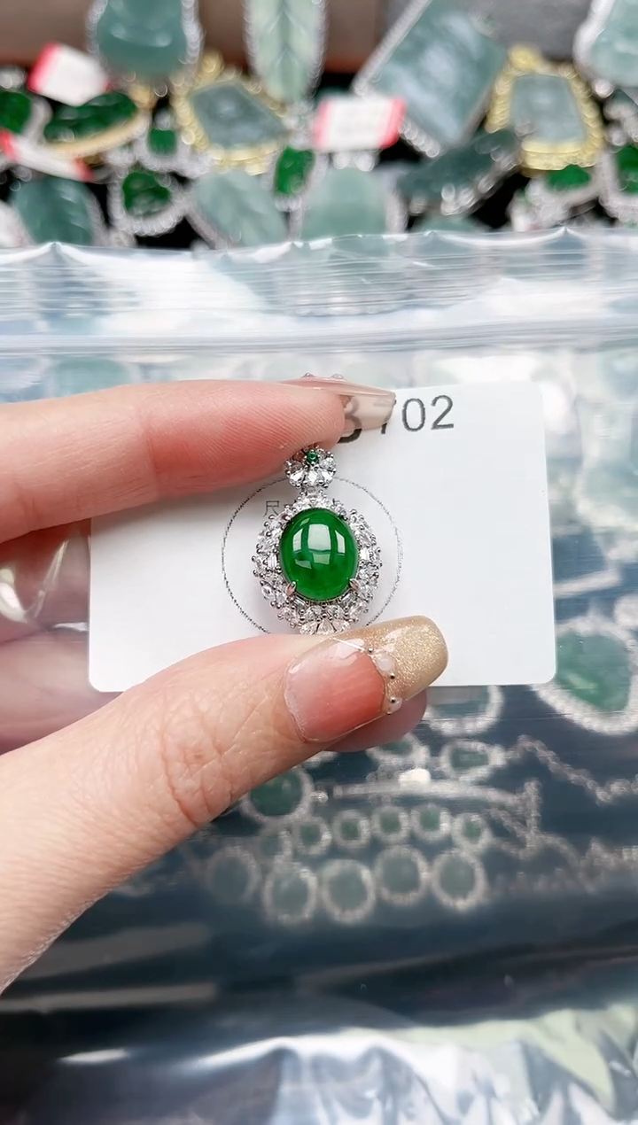 【闪购商品】翡翠颈饰未镶嵌702赠皮绳