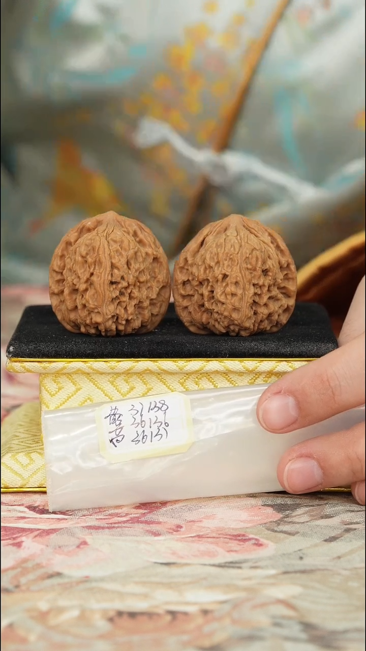 【闪购商品】文玩核桃把件赵喜满南将石