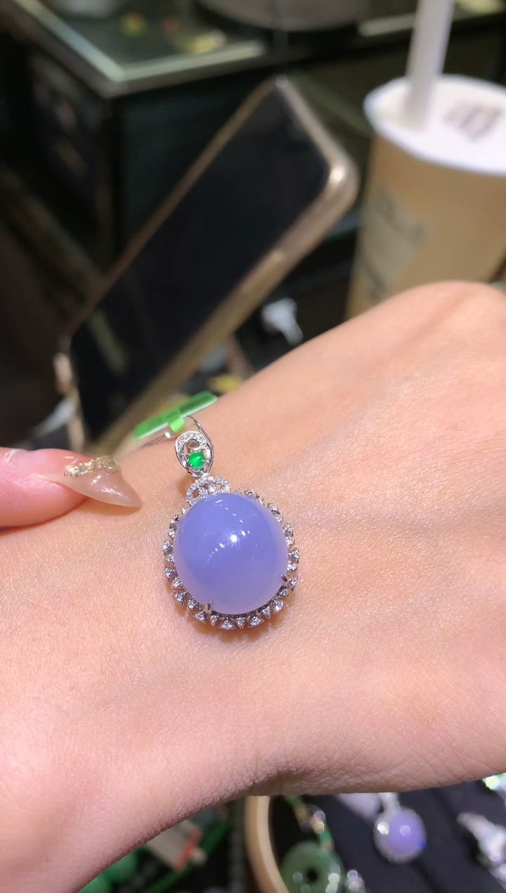 【闪购商品】翡翠吊坠(不含链)18K金镶嵌蛋面