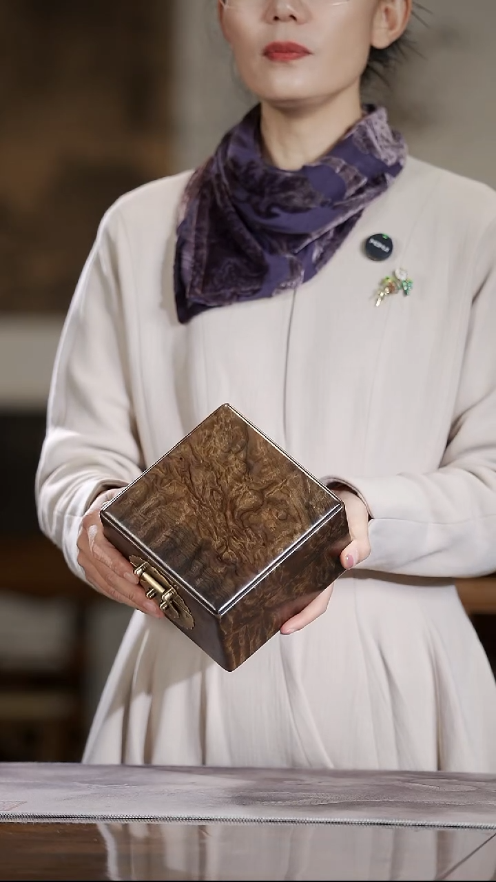 金丝楠朱*696龙胆纹一木一器方盒