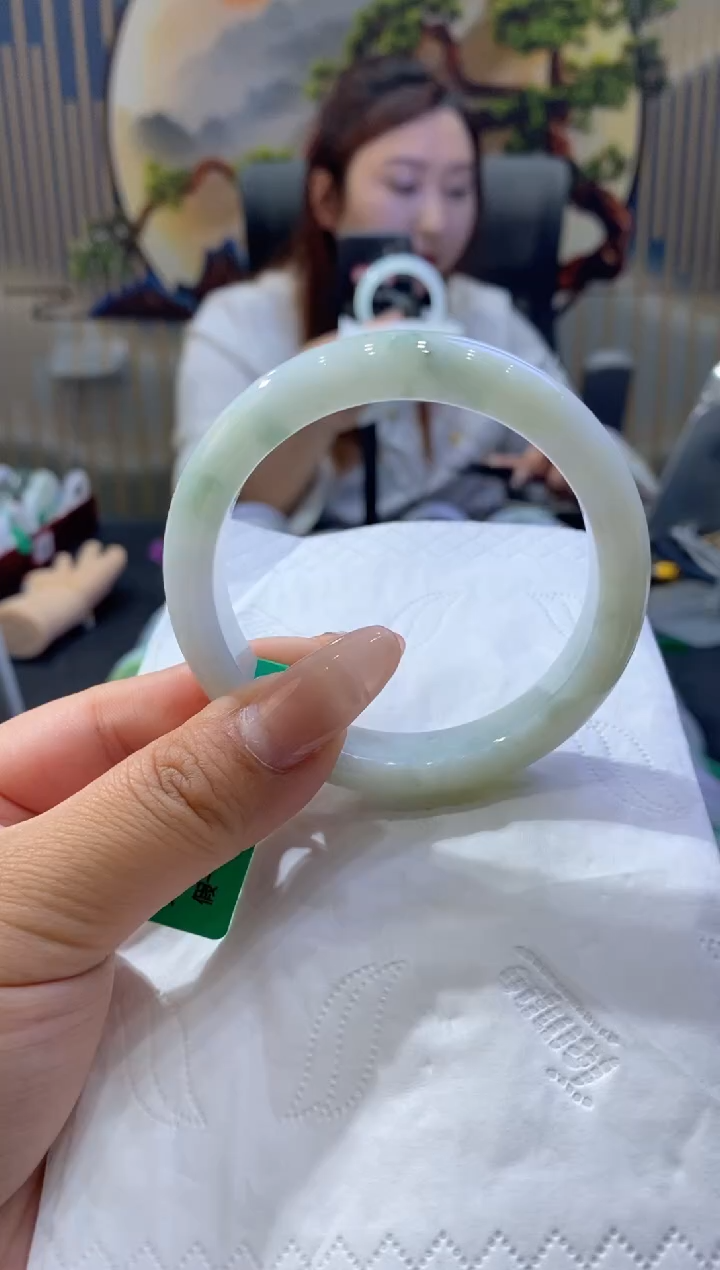 翡翠手镯未镶嵌多人00701