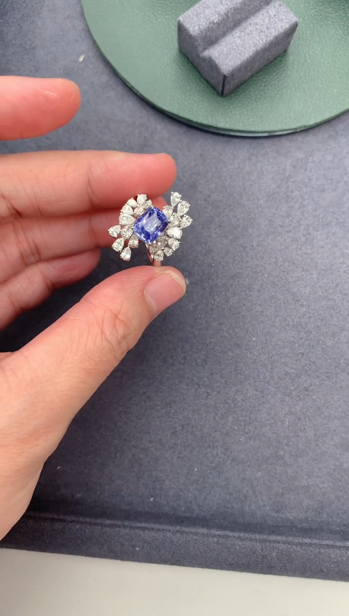 【闪购商品】彩色蓝宝石戒指18K金镶嵌3ct无烧紫蓝宝戒指