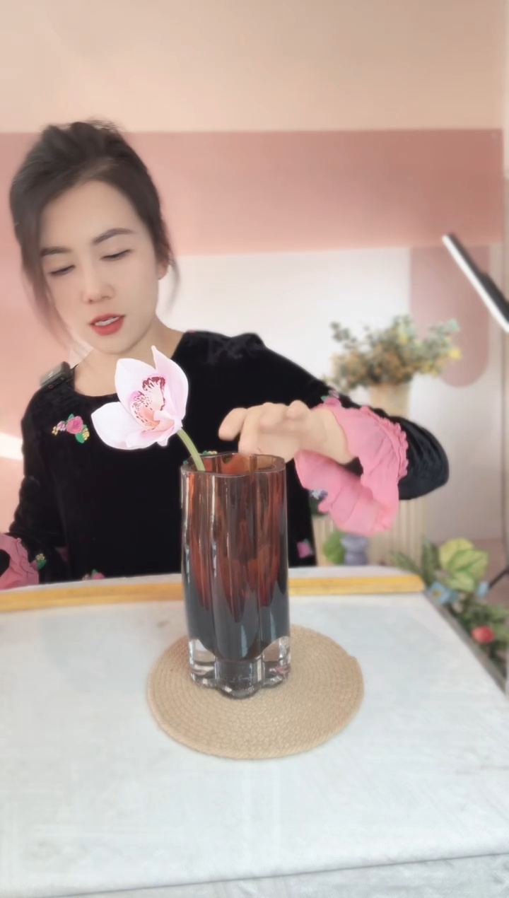 096直播玻璃花瓶