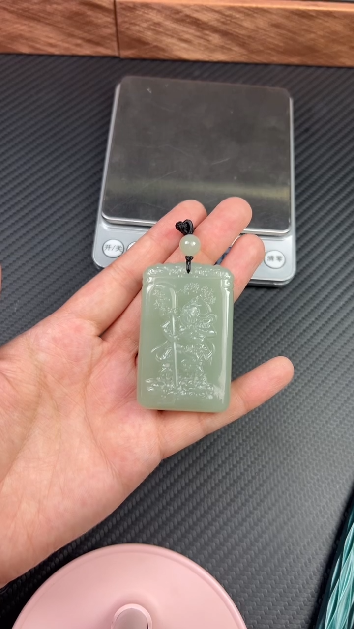 【闪购商品】和田玉吊坠(赠链)未镶嵌且末微色差近矿