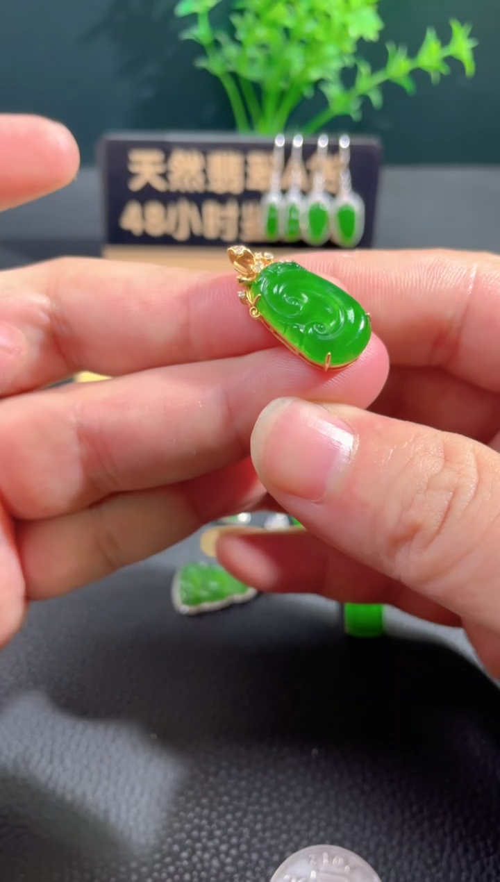 【闪购商品】翡翠颈饰18K金镶嵌翡翠