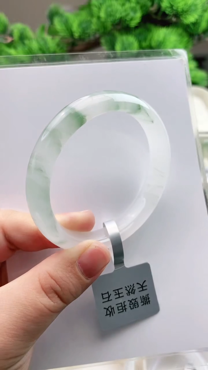 【闪购商品】石英质玉手镯未镶嵌56