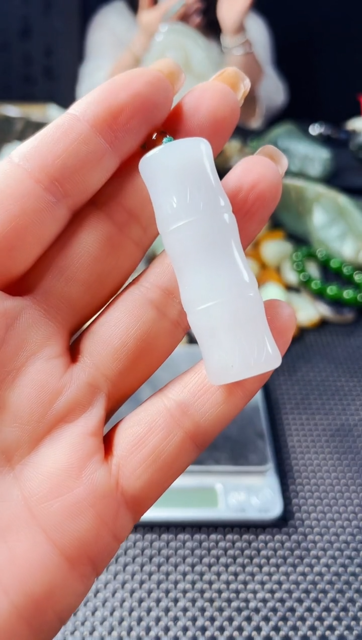 石英质玉（金丝玉）未镶嵌颈饰1111金丝玉竹节