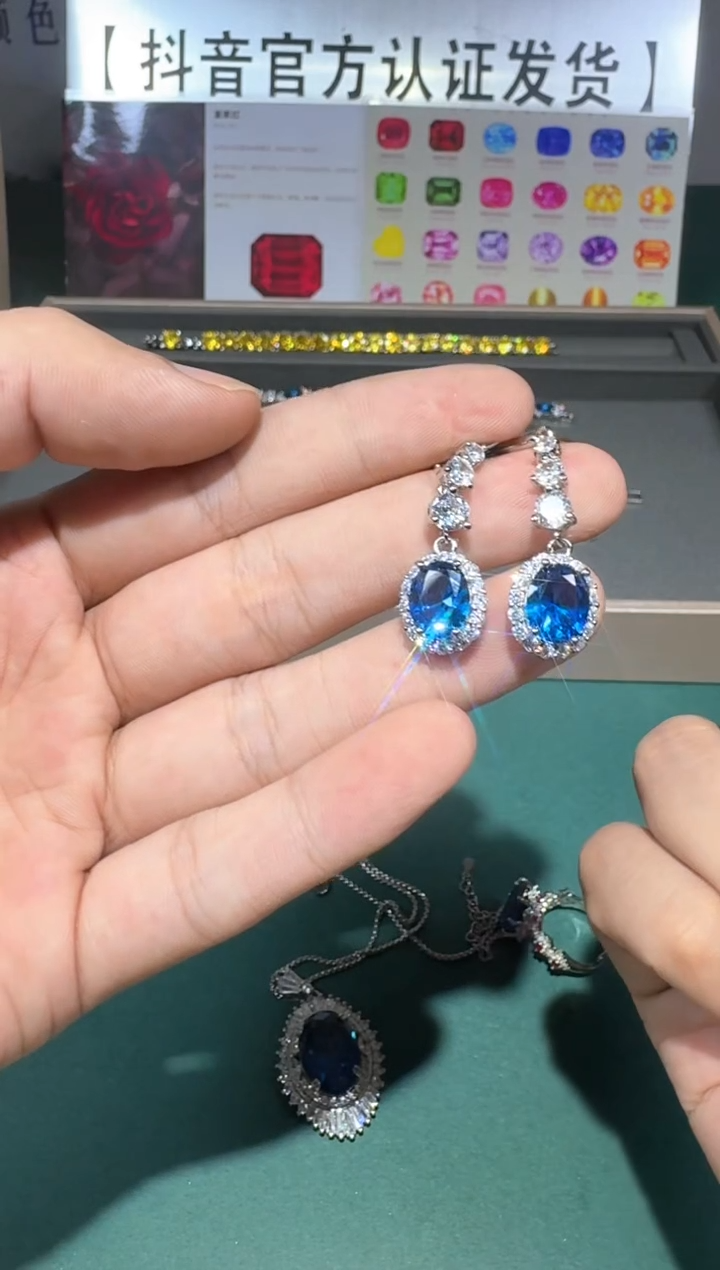 蓝宝石耳饰18K金镶嵌1