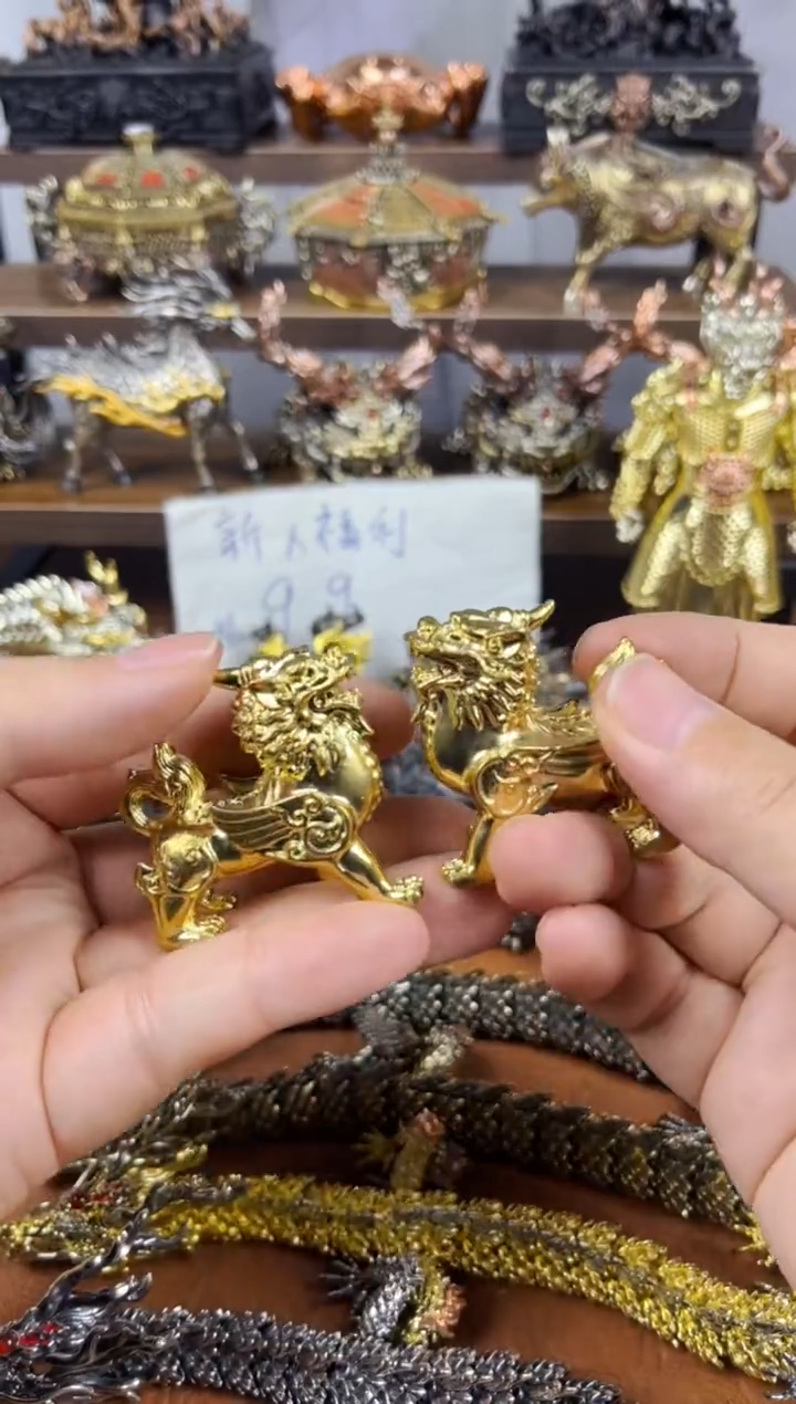 一对麒麟黄铜摆件实心