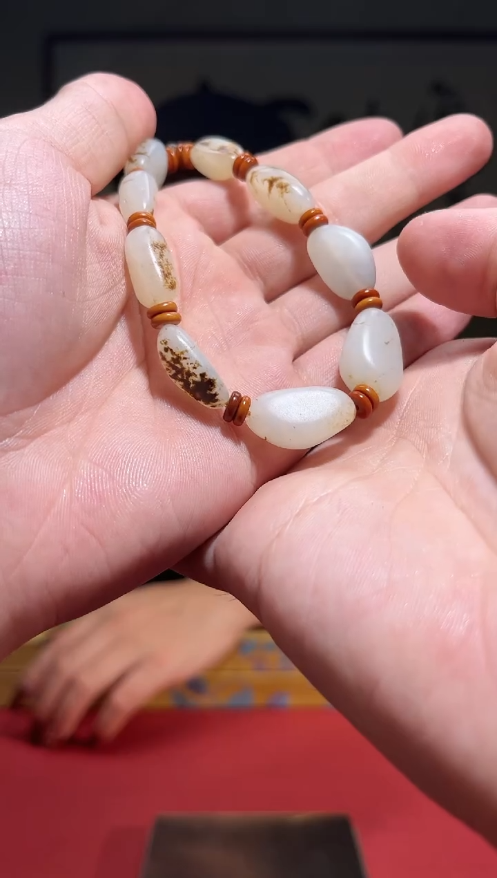 未镶嵌和田玉把件乐姐（手串）05