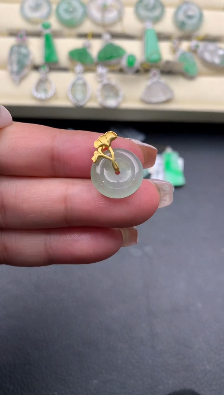 【闪购商品】翡翠颈饰18K金镶嵌D470.....