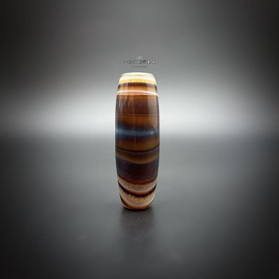 天然蓝沁凤眼缠丝玛瑙 尺寸 46*15.6