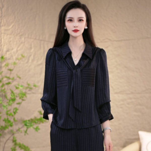 2025新款高级感设计早秋贵妇装显年轻遮肉修身显瘦时尚两件套套装