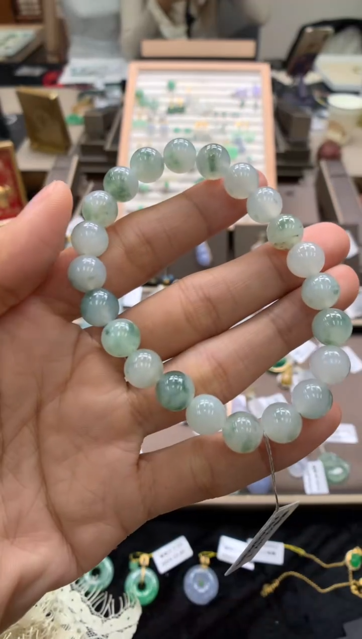 颈饰未镶嵌翡翠手串