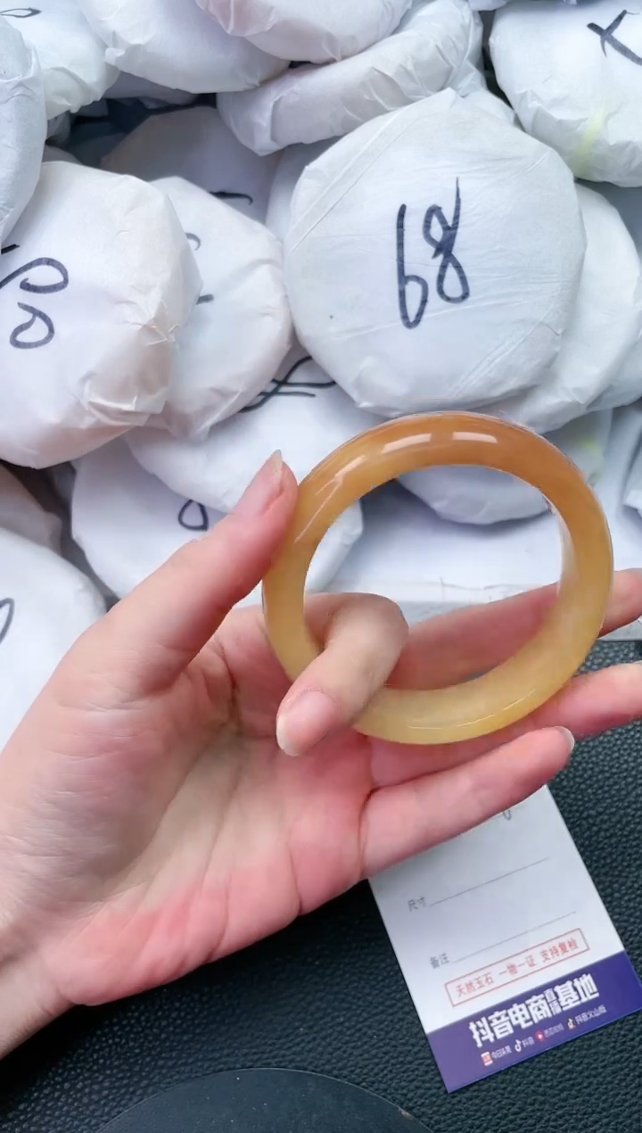 【闪购商品】石英质玉手镯未镶嵌L834