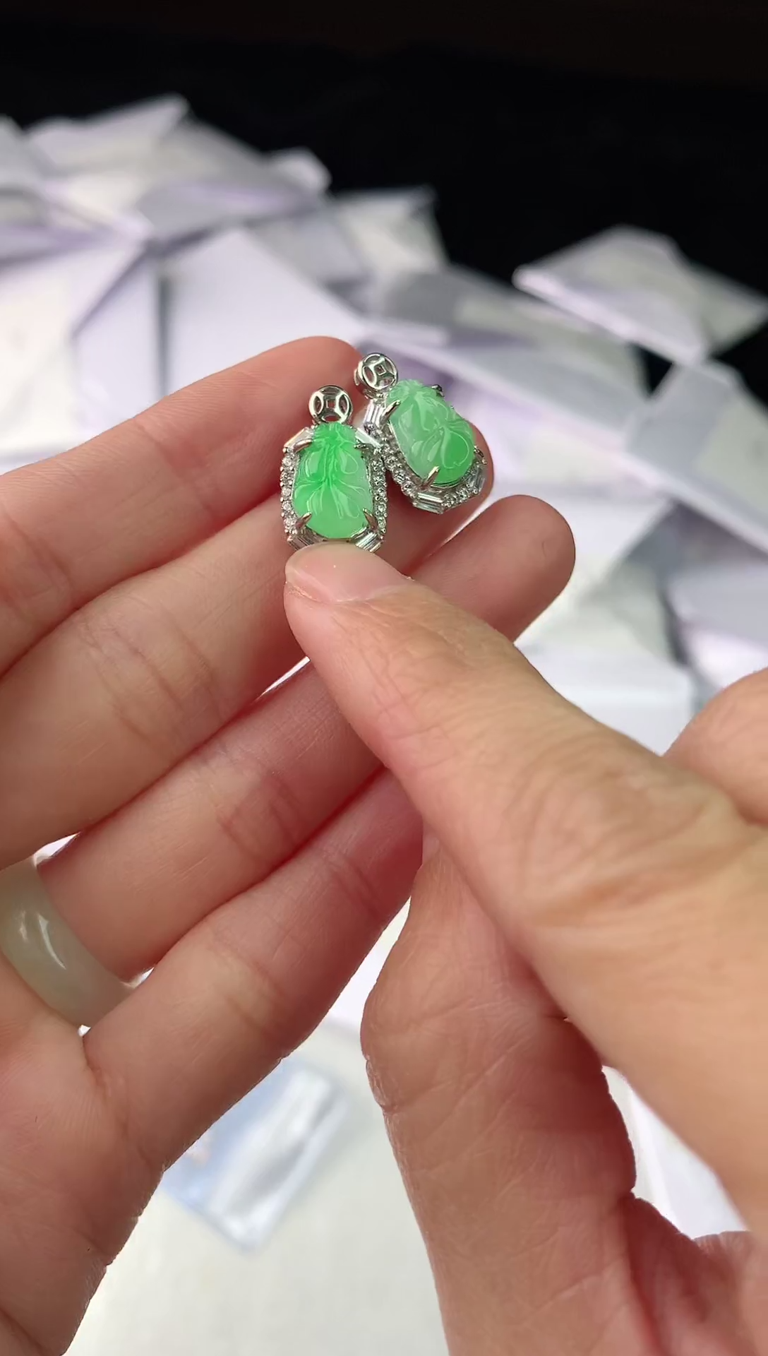 【闪购商品】翡翠颈饰银S925镶嵌翡翠A货满绿金鱼耳坠