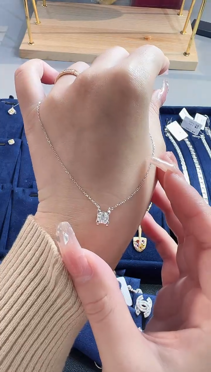 【闪购商品】钻石项链铂Pt950镶嵌50分牛头项链yz