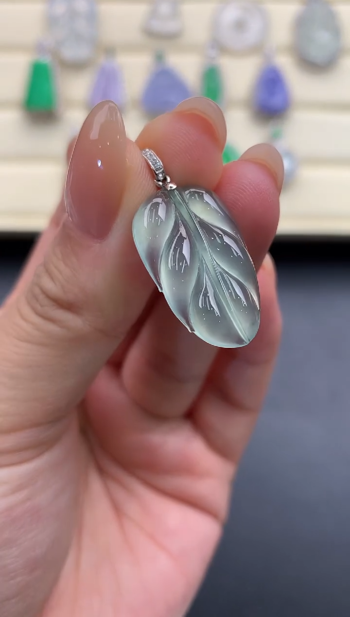 【闪购商品】翡翠颈饰18K金镶嵌Q828     