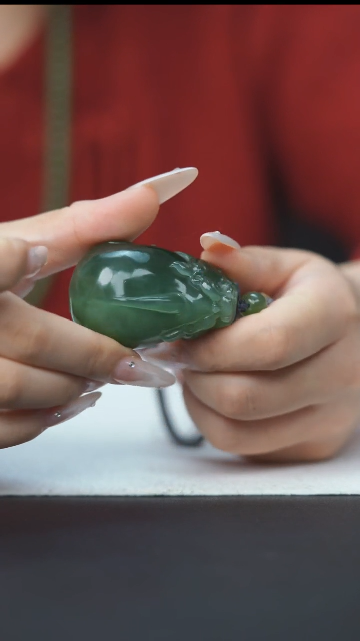 吊坠(赠链)未镶嵌和田玉猫眼通体荧光貔貅把件 HC30255