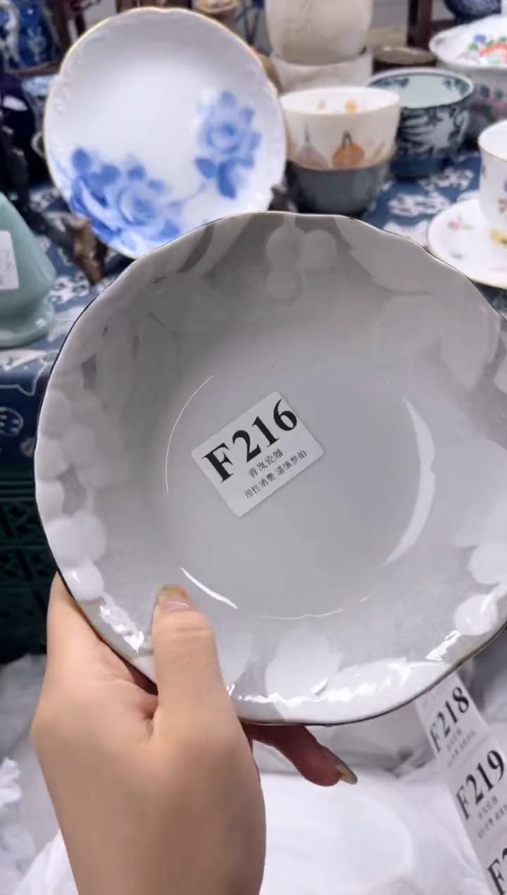 瓷片h***?    F216