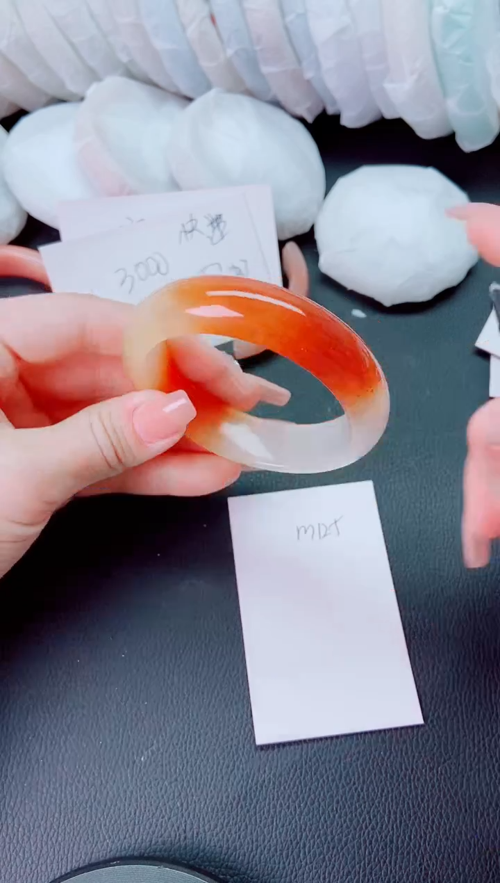 【闪购商品】石英质玉手镯未镶嵌M125-59-60