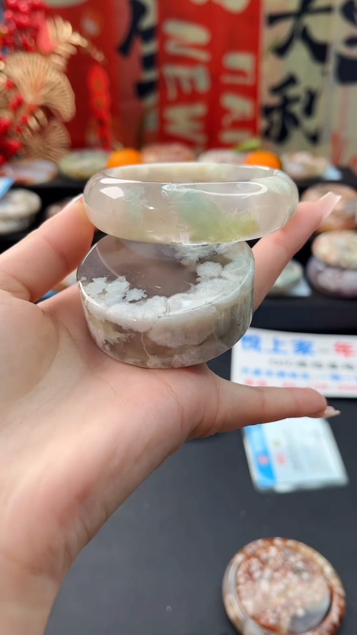 【闪购商品】石英质玉手镯未镶嵌赠送镯心（55圈口）