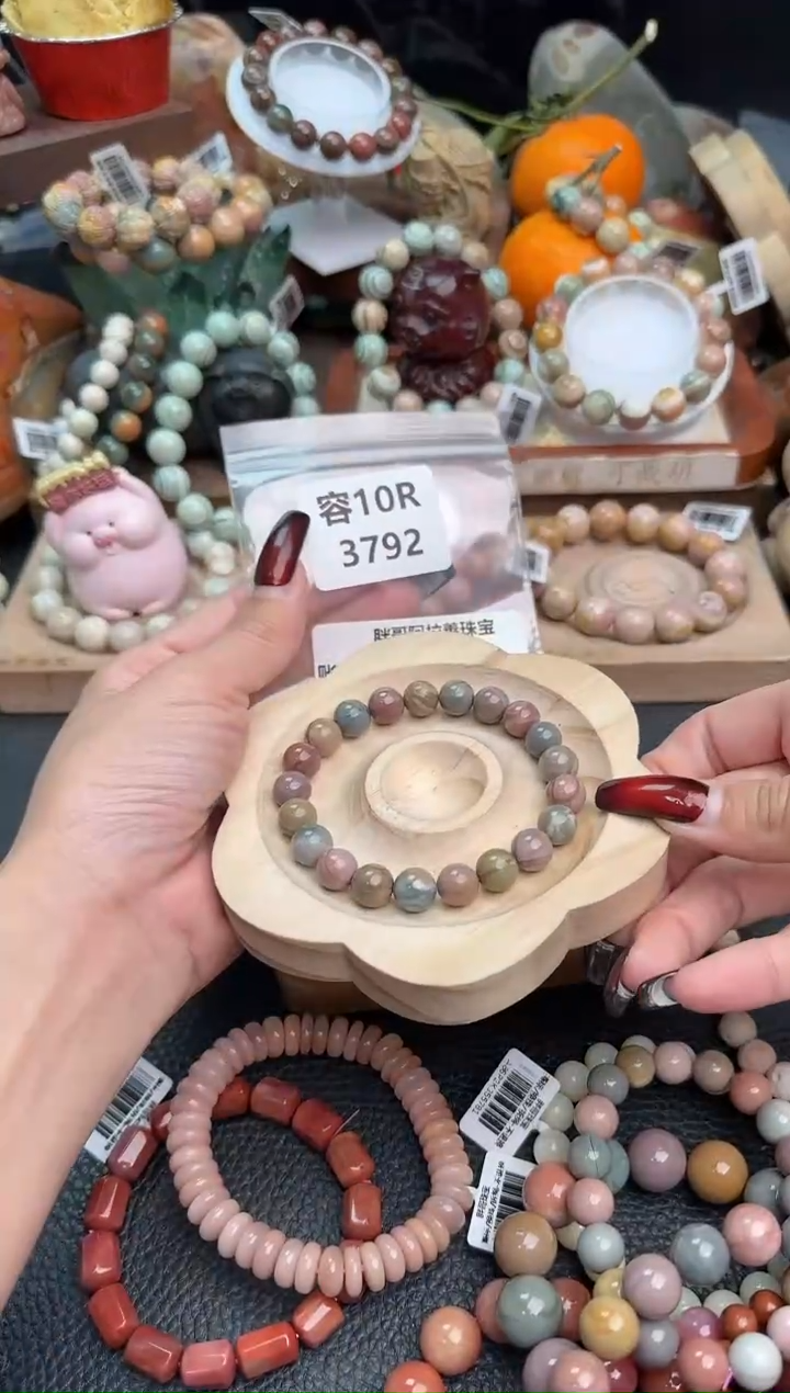 【闪购商品】石英质玉手链未镶嵌10R3792