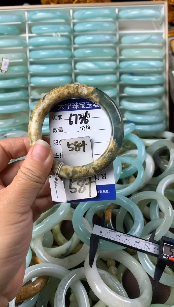 【闪购商品】蛇纹石玉手镯未镶嵌6736