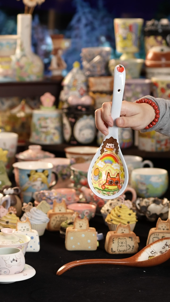 摆件陶景德镇釉下彩手绘设计师款陶瓷