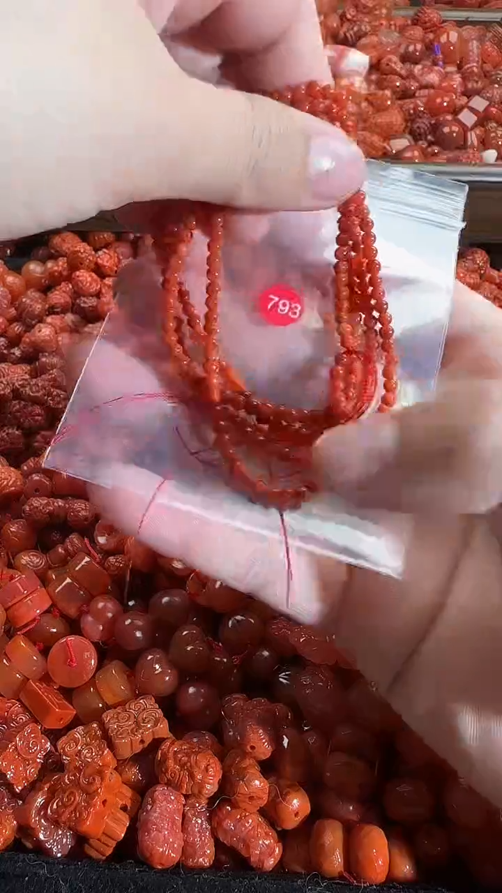 颈饰未镶嵌南红玛瑙1