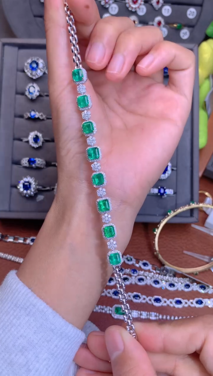 【闪购商品】祖母绿手链18K金镶嵌6.02CT