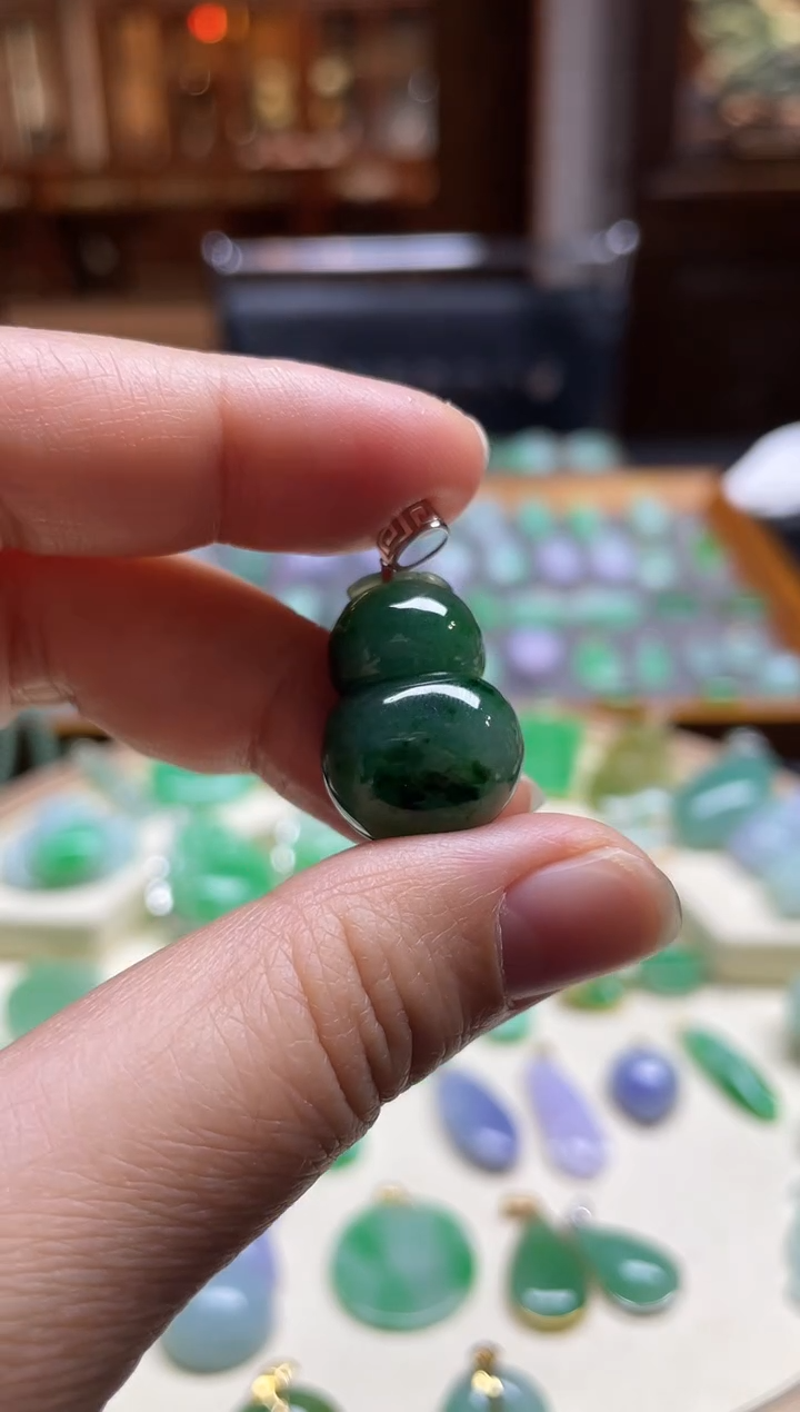 【闪购商品】翡翠颈饰18K金镶嵌葫芦