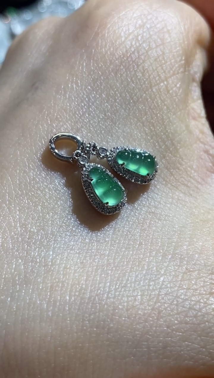 颈饰18K金镶嵌翡翠收到货48小时鉴赏期（超时不退不换）