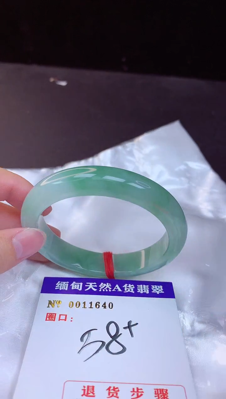 【闪购商品】翡翠手镯未镶嵌58+             