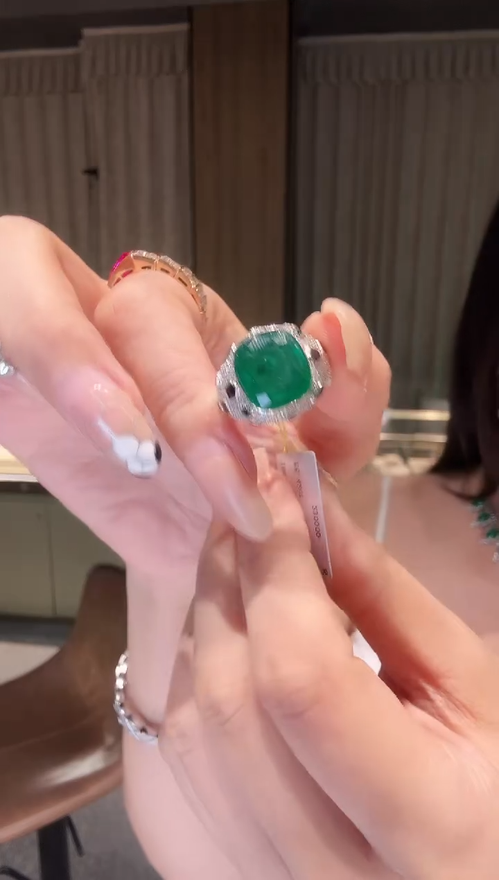 18K金镶嵌戒指祖母绿CH0031