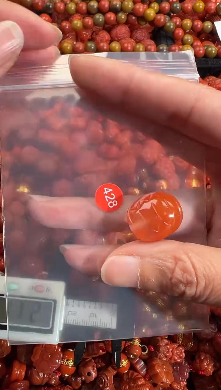 南红玛瑙未镶嵌颈饰1