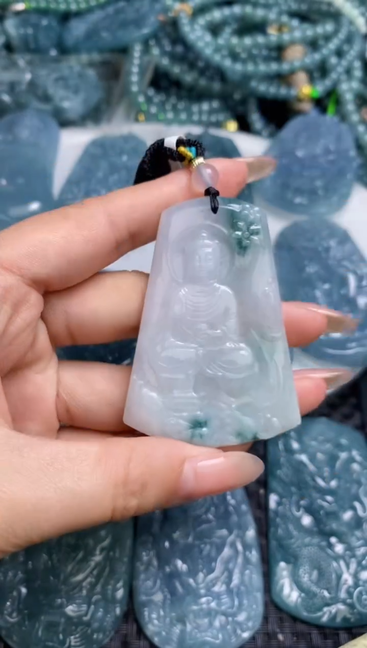 【闪购商品】翡翠颈饰未镶嵌          
