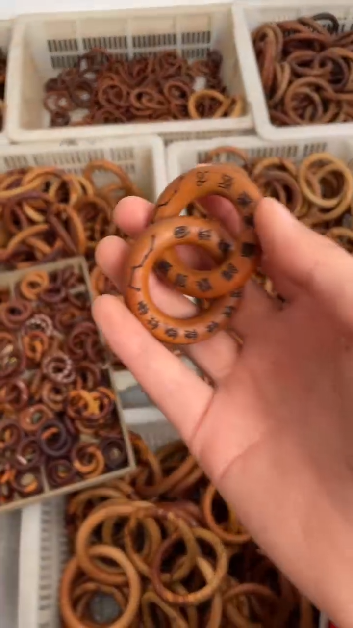 【闪购商品】木枣木刻字款小乾坤圈随机发